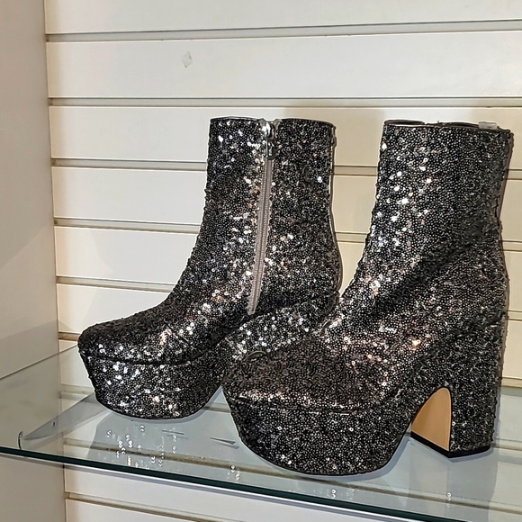 Circus Boots 8.5M Silver Sequins Inside Zip (New Never Worn) Price Firm - Picture 6 of 9